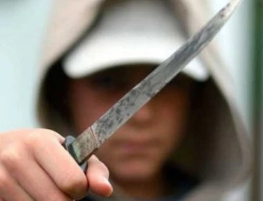 Μαθητής γυμνασίου έριξε κουτουλιά σε καθηγήτρια και την απείλησε με μαχαίρι!